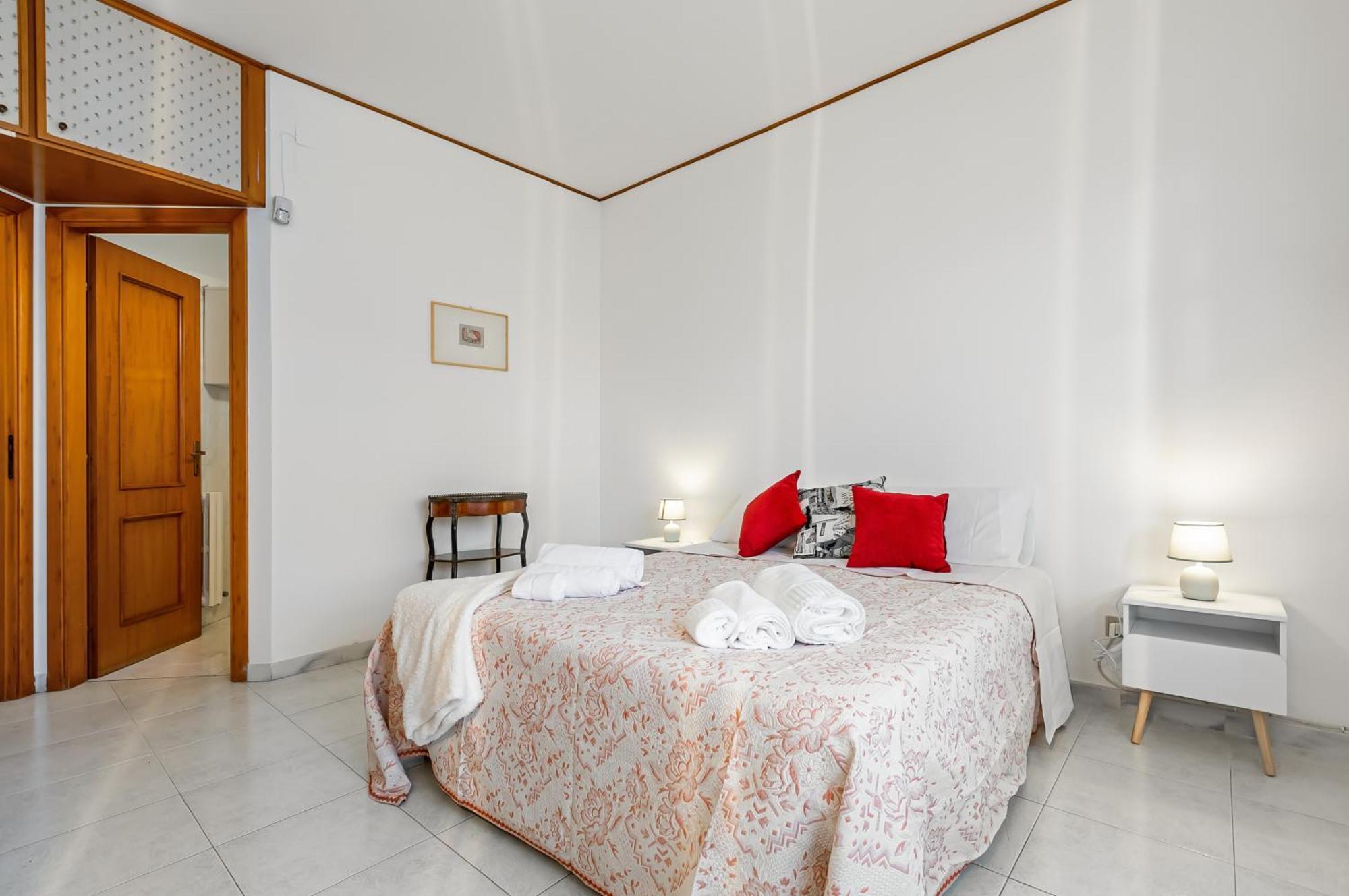 Palazzo Reale & Piazza Indipendenza Roomy Flat パレルモ エクステリア 写真